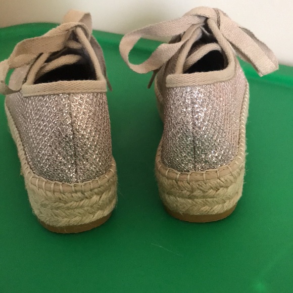 Never worn new espadrilles platform gold fabric shoes made In Spain - Picture 4 of 8